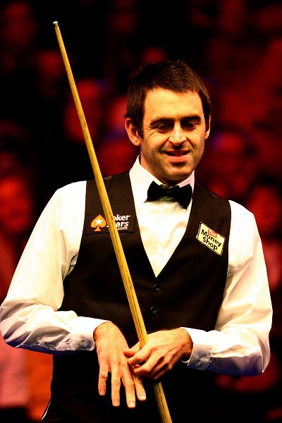 部对他投以 部对他投以