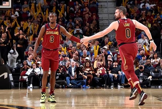 场地周围突 场地周围突